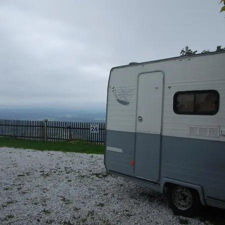 Weinberg-Panorama-Mietcamp مكان تخييم *