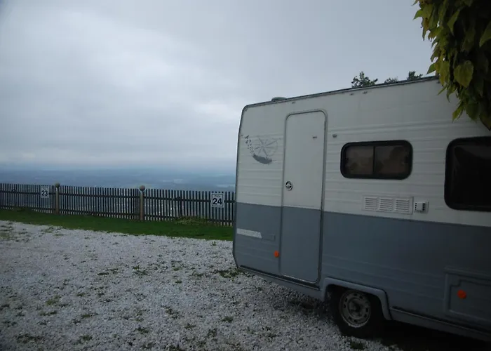 Weinberg Bikercamp مكان تخييم *